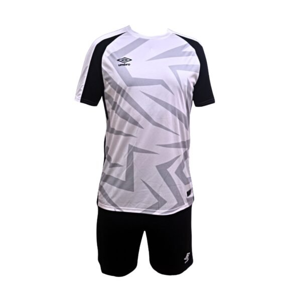 ⁦סט UMBRO דגם WEMBLEY - צבע לבן⁩ – תמונה ⁦2⁩